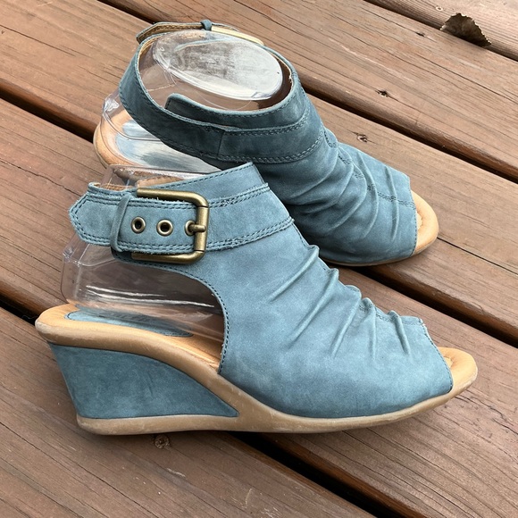 Stylish EARTH leather sandals💙💙 - Picture 10 of 13